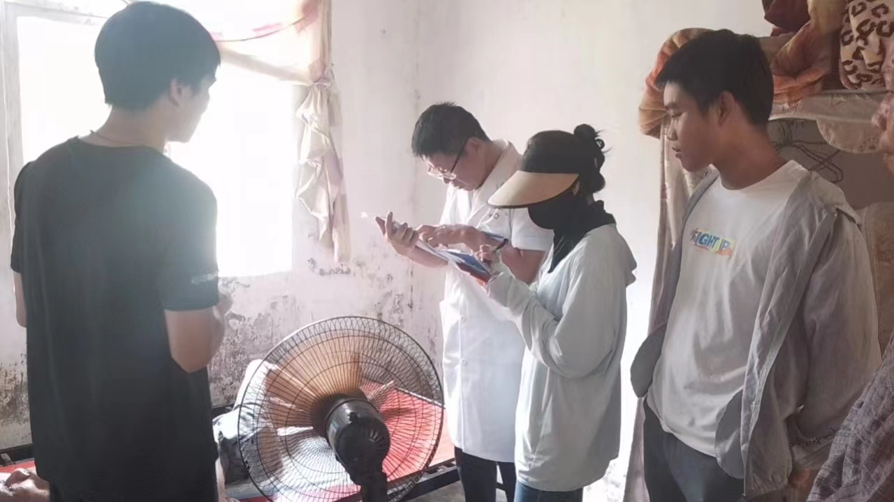 图为海南省陵水县本号镇开展入户免费评定